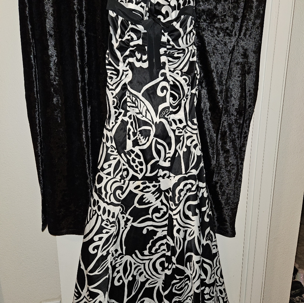 EVENING DRESS Xscape by Joanna Chen Black/White Mermaid Strapless Size 10